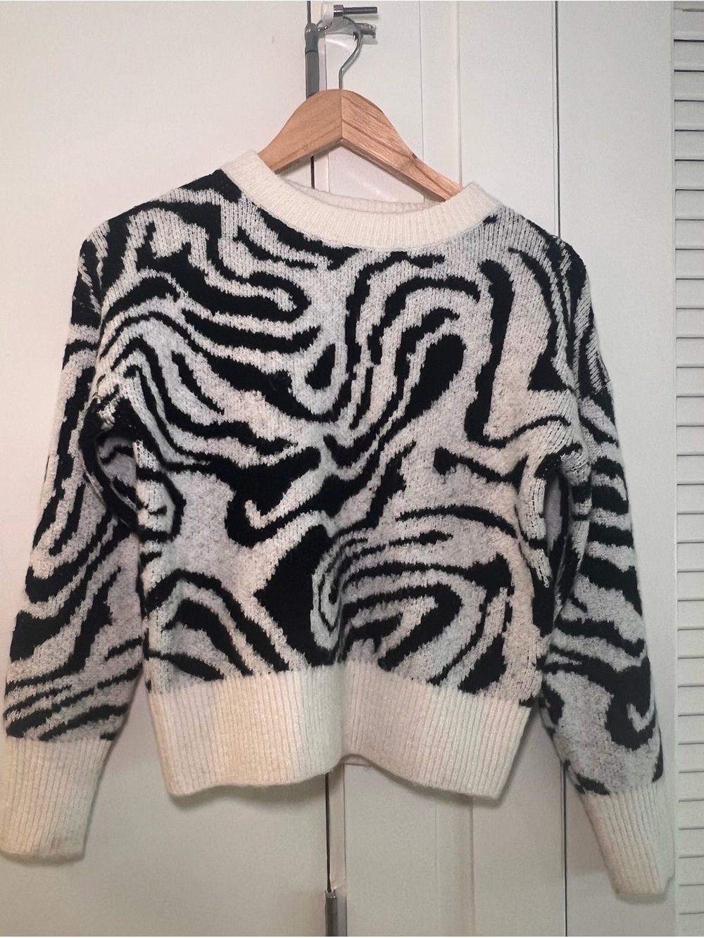 Womens Zebra-Pattern Crewneck Sweater — Black & White